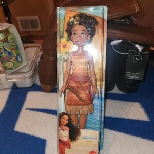 Disney Moana 2 Loto Fashion Doll with 2 Accessories, Removable Outfit with Belt